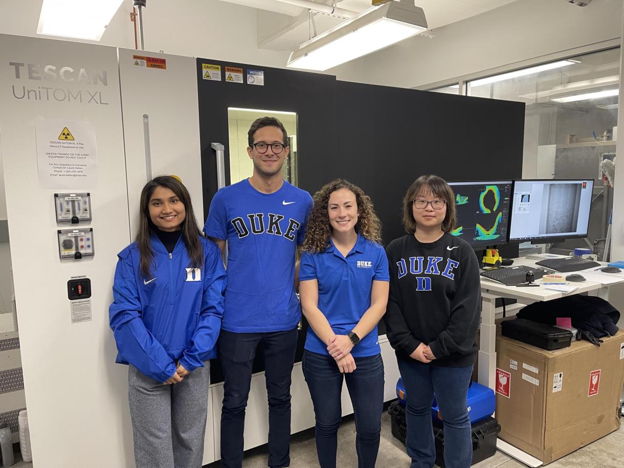 Photo of Dr. Laura Dalton and her students in her lab.